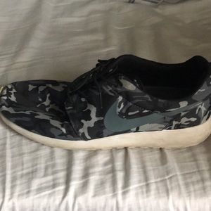 NIKE ROSHE RUN GREAT CONDITION